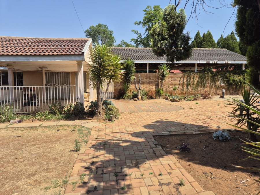 4 Bedroom Property for Sale in Wilkoppies North West